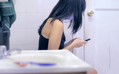 Tác hại nguy hiểm khi sử dụng điện thoại trong nhà vệ sinh