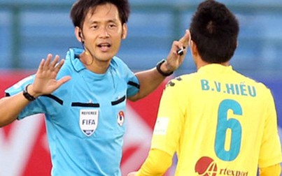Trọng tài người Nhật Kimura Hiroyuki cầm còi trận Việt Nam vs Philippines
