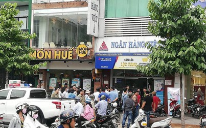 2 thanh niên nghi dùng súng cướp tiền ngân hàng Việt Á ở TP.HCM