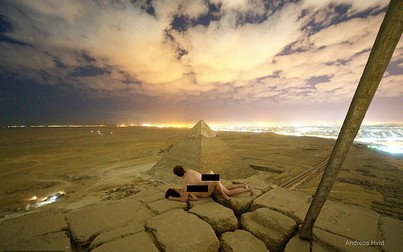 Một nhiếp ảnh gia Đan Mạch đăng ảnh "mây mưa" trên đỉnh kim tự tháp Ai Cập