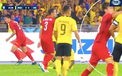 Fox Sport chỉ ra 5 điểm nhấn trận Malaysia – Việt Nam: “Đỗ Duy Mạnh đã không bị thẻ đỏ khi huých cùi chỏ vào Zaquan”