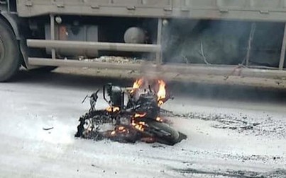 Nam thanh niên đốt xe người khác sau khi va chạm giao thông