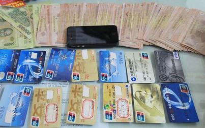 Làm giả thẻ ngân hàng, 22 người Trung Quốc bị bắt trong một biệt thự tại Vũng tàu