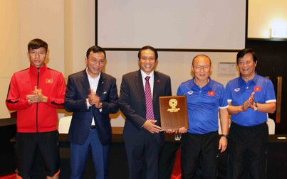 Đại sứ Việt Nam tại UAE tới thăm, khích lệ tinh thần thầy trò HLV Park Hang-seo