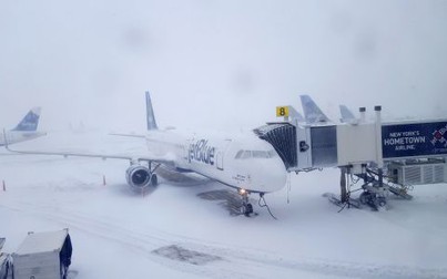 Hơn 1.000 chuyến bay phải hủy vì bão tuyết ở Mỹ