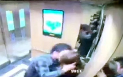 Nam thanh niên sàm sỡ, cưỡng hôn cô gái trong thang máy chung cư ở Hà Nội