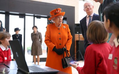 Nữ hoàng Anh lần đầu diện trang phục cam san hô trên Instagram hoàng gia