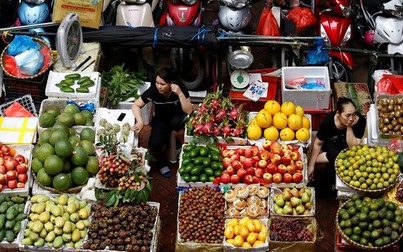 Các tiểu thương chợ truyền thống ở Việt Nam đang sử dụng mạng xã hội để “đấu” với siêu thị