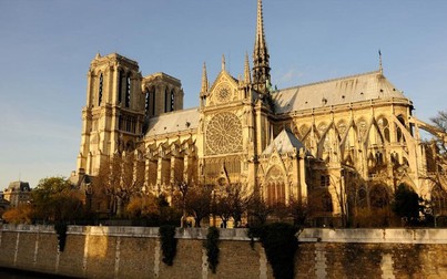 Nhìn lại lịch sử hơn 800 năm đầy biến cố của Nhà thờ Đức Bà Paris trước khi bị cháy