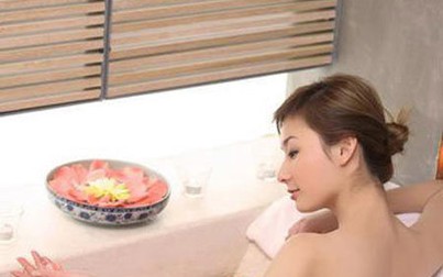 8 bí quyết pha nước tắm massage thư giản, mịn da đúng chuẩn Spa