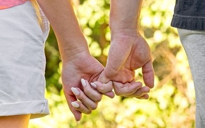 Tiết lộ tình yêu của các cặp đôi thông qua cách nắm tay
