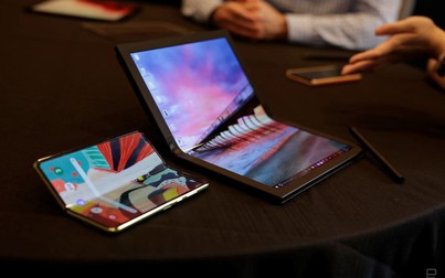 Lenovo giới thiệu laptop màn hình gập đầu tiên trên thế giới