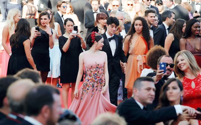 Nhìn sao Việt mặc lố tại Cannes, lại nhớ 14 bộ váy sang trọng của Lý Nhã Kỳ
