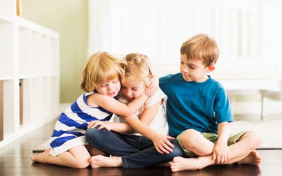 8 bí quyết giúp trẻ biết quan tâm tới anh chị em của mình