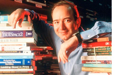 Tỷ phú Jeff Bezos tiết lộ 3 bí mật để thành công sau 25 năm thành công với Amazon