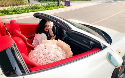 Hot girl Sài thành tậu siêu xe mui trần Ferrari 458 Spider biển "tứ quý" 8 của Lào