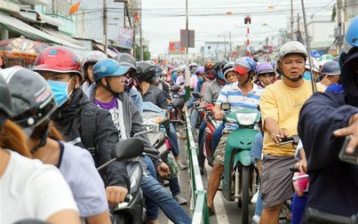 Người dân ùn ùn đổ về Sài Gòn sau lễ 2/9, giao thông ùn ứ ở nhiều tuyến đường cửa ngõ