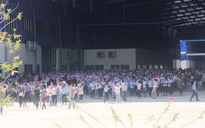 Phát hiện cơm trưa có giòi, hàng ngàn công nhân Công ty Panko Tam Thăng đình công