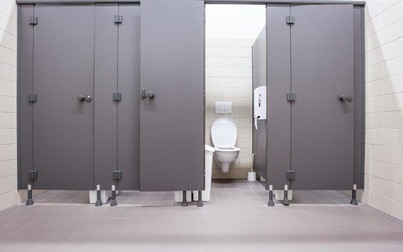 Phòng toilet nào an toàn nhất trong nhà vệ sinh công cộng?