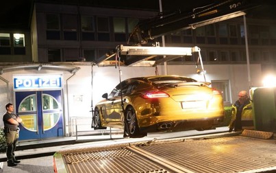 Dán đề-can mạ crôm vàng, BMW X5M hạng sang bị cảnh sát tịch thu
