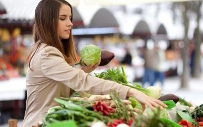 4 cách chọn mua rau củ quả tươi ngon, không nhiễm thuốc