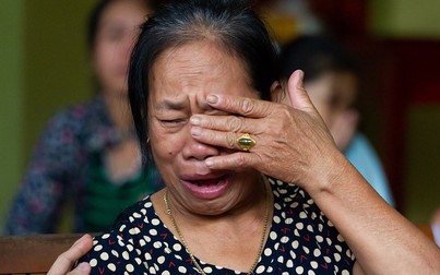 Vụ 39 người chết trong xe tải ở Anh: Nhiều gia đình lập “bàn thờ tạm” cho người thân