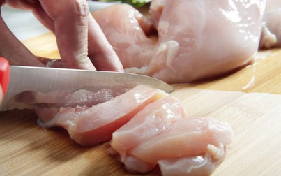Phân biệt gà ta và thịt gà Trung Quốc, tránh nguy hại sức khỏe