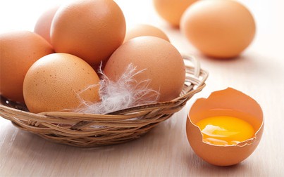 Cách phân biệt trứng gà thật và giả