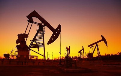 Giá dầu lao dốc sau khi tăng mạnh hơn 3%