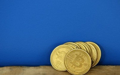 Bitcoin giảm nhẹ, thị trường diến động trái chiều