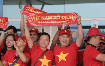CĐV nhuộm đỏ sân bay, đến “chảo lửa” Rizal cổ vũ U22 Việt Nam đấu U22 Indonesia