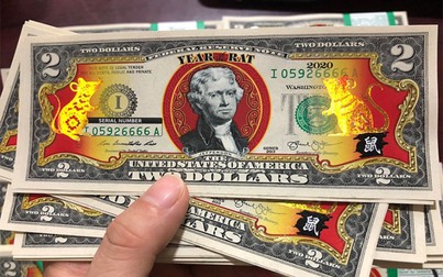 Tờ tiền 2 USD in hình chuột vàng hút khách dịp cận Tết