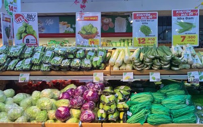 Rau xanh đồng loạt giảm giá mạnh tại siêu thị