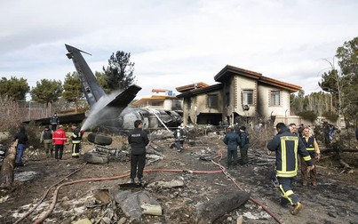 Cận cảnh hiện trường vụ máy bay Boeing 737 gặp nạn ở Iran