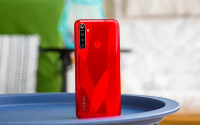 5 smartphone đỏ rực rỡ đáng mua trong dịp Tết này