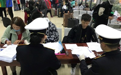 Trung Quốc tạm dừng xuất nhập cảnh khách du lịch qua cửa khẩu Hà Khẩu
