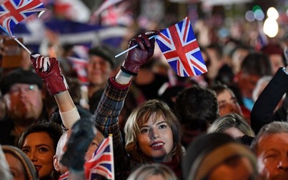 Anh chính thức rời EU, hàng nghìn người ủng hộ Brexit ăn mừng