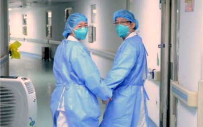 Câu chuyện cảm động của cặp vợ chồng nhân viên y tế nơi tâm dịch virus corona