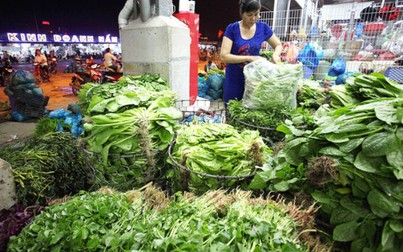 Giá rau xanh bất ngờ tăng tại chợ lẻ
