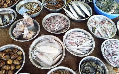 Giá thủy hải sản bất ngờ giảm nhẹ tại chợ lẻ