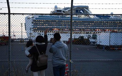 Hành khách Mỹ trên tàu Diamond Princess không hài lòng về kế hoạch sơ tán của chính phủ