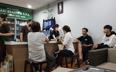 Dịch vụ làm đẹp ở Sài Gòn vẫn kín khách mặc cho dịch COVID-19 đang hoành hành