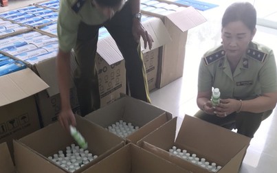 Lượng lớn khẩu trang, gel rửa tay khô bị thu giữ sát biên giới Campuchia