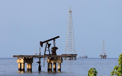 Giá dầu thô giảm hơn 5% ngày đầu tuần