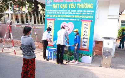 Cây "ATM Hạt gạo yêu thương" thứ 3 tại Sài Gòn