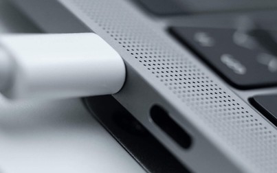 Sạc MacBook không đúngc ách có thể dẫn đến quạt ồn và hiệu suất thấp