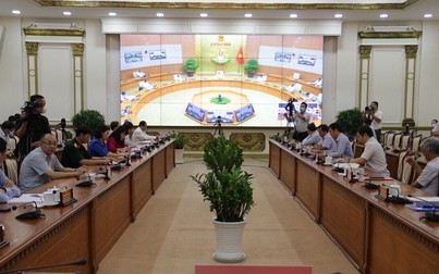 Thủ tướng Nguyễn Xuân Phúc họp trực tuyến với TP.HCM