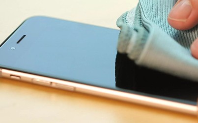 Mùa dịch, nên làm sạch iPhone bằng cồn?
