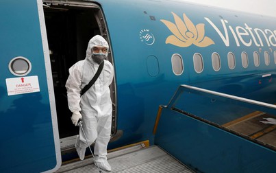 Reuters: Việt Nam quyết tâm cứu phi công người Anh mắc COVID-19