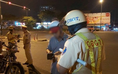 Một cảnh sát giao thông ở TP.HCM bị 'tố' vòi tiền người vi phạm